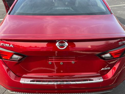 Used 2021 Nissan Altima 2.5 SR w/ SR Premium Package image 18