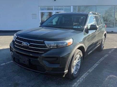 Used 2023 Ford Explorer XLT image 1