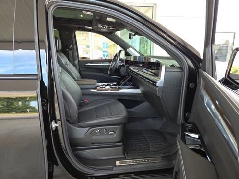 Used 2025 Cadillac Escalade Sport Platinum AWD/4WD image 57