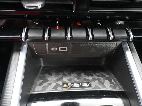 Used 2023 Chevrolet Colorado LT w/ LT Convenience Package II image 20