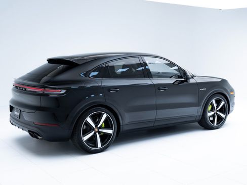 New 2026 Porsche Cayenne S image 9