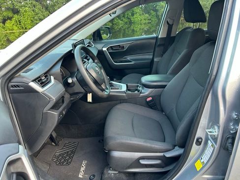 Used 2021 Toyota RAV4 LE FWD image 14