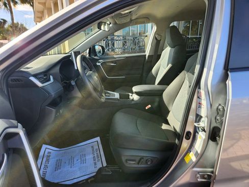 Used 2025 Toyota RAV4 XLE image 9