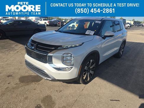 Used 2025 Mitsubishi Outlander SE FWD image 1