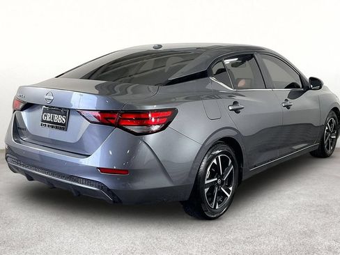 Used 2025 Nissan Sentra SV FWD image 2