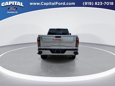 Used 2024 GMC Sierra 2500 AT4 w/ AT4 Preferred Package AWD/4WD image 7