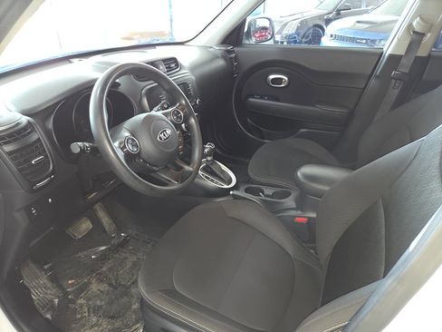 Used 2018 Kia Soul FWD image 15