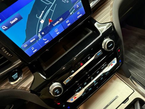 Used 2022 Ford Explorer Limited w/ Equipment Group 301A image 33