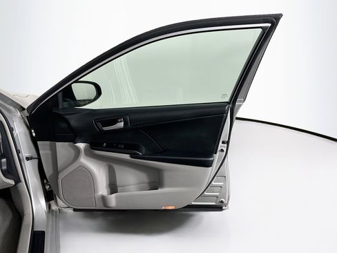 Used 2012 Toyota Camry LE image 28