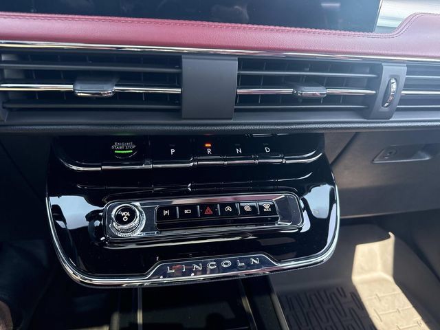 Used 2025 Lincoln Corsair Reserve w/ Equipment Group 202A AWD/4WD image 23
