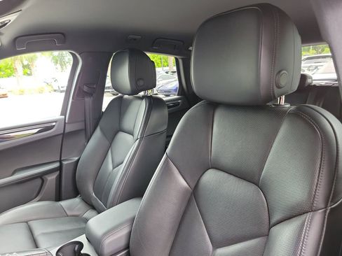 Certified 2018 Porsche Macan AWD/4WD image 6
