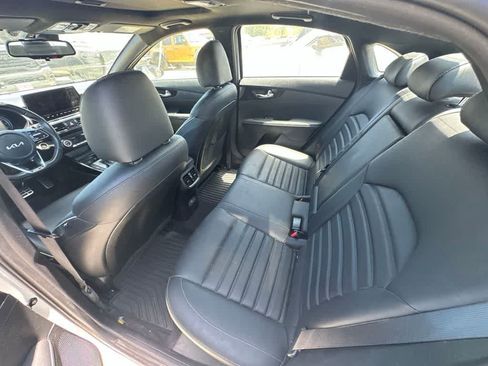 Used 2023 Kia Forte GT-Line w/ GT-Line Premium Package FWD image 9