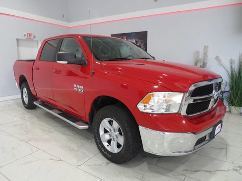 Used 2019 RAM 1500 Classic SLT w/ Luxury Group image 1