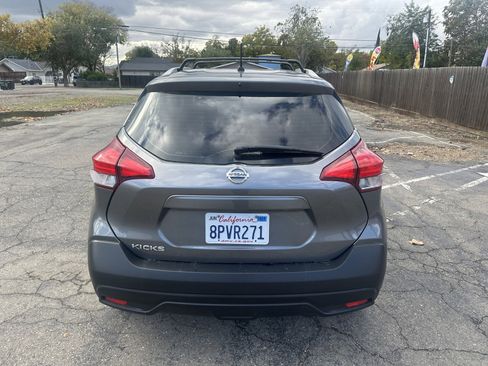 Used 2019 Nissan Kicks S image 5