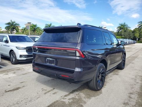 New 2025 Lincoln Navigator Reserve w/ Jet Appearance Package AWD/4WD image 4