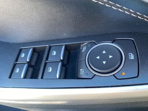 Used 2022 Ford Explorer XLT image 18