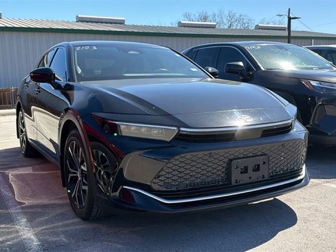 Used 2024 Toyota Crown Limited image 3