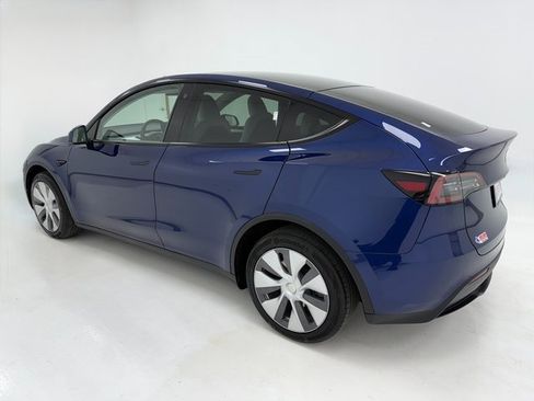 Used 2023 Tesla Model Y Long Range image 37