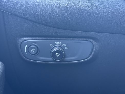 Used 2023 Chevrolet Equinox LT image 32