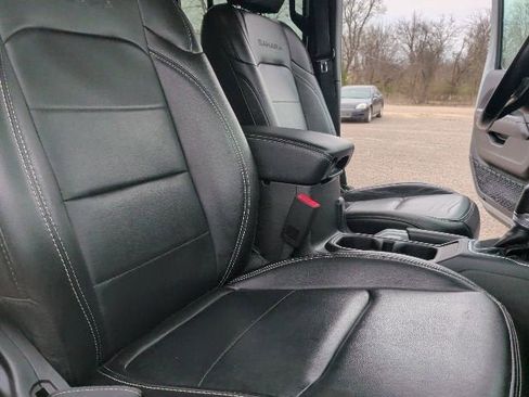 Used 2022 Jeep Wrangler Unlimited Sahara AWD/4WD image 19