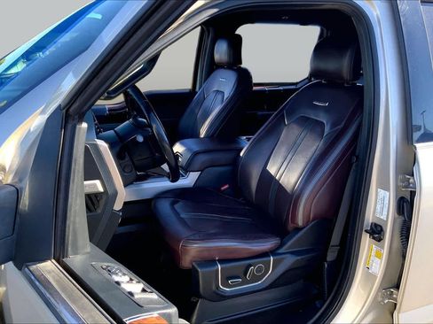 Used 2017 Ford F150 Platinum w/ Equipment Group 701A Luxury AWD/4WD image 8