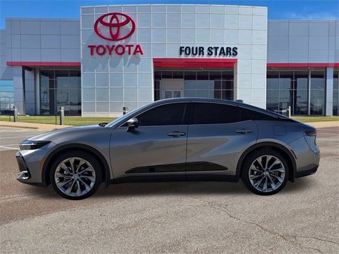 Used 2023 Toyota Crown Limited image 1