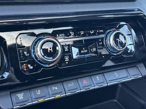 Used 2024 GMC Sierra 2500 AT4 w/ AT4 Premium Plus Package image 39