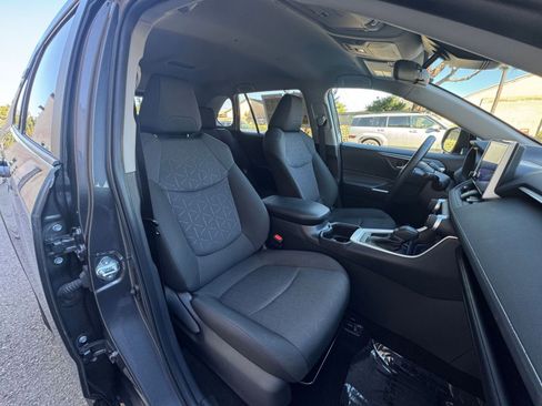 Used 2025 Toyota RAV4 XLE image 36