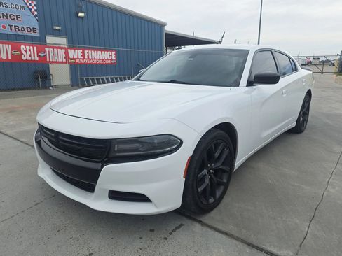 Used 2019 Dodge Charger SXT w/ Blacktop Package RWD image 3