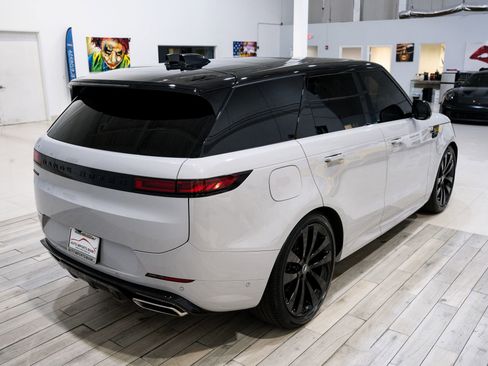 Used 2025 Land Rover Range Rover Sport Dynamic SE image 17