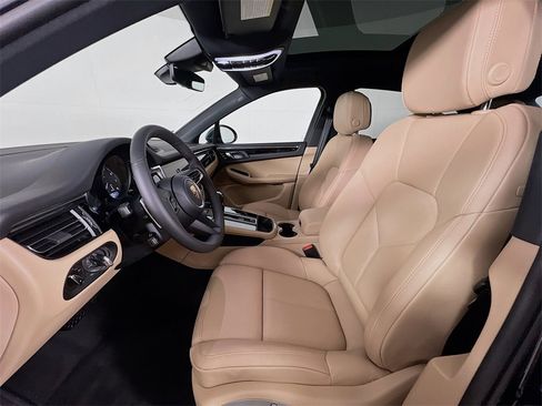 New 2026 Porsche Macan image 5