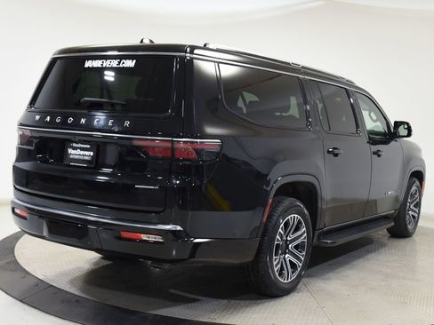 Used 2024 Jeep Wagoneer L Series II w/ Flexible Seating Group AWD/4WD image 8