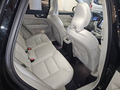Certified 2024 Volvo XC60 T8 Ultimate w/ Protection Package Premier image 9