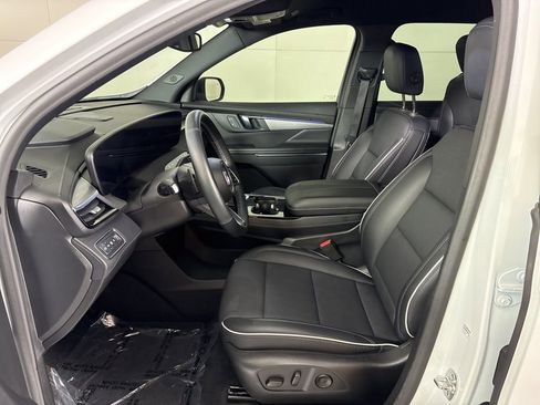 Used 2025 Buick Enclave Preferred image 18