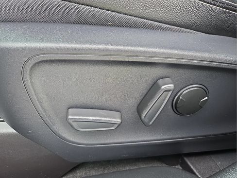 Certified 2025 Ford Escape SE w/ PHEV Premium Package FWD image 15