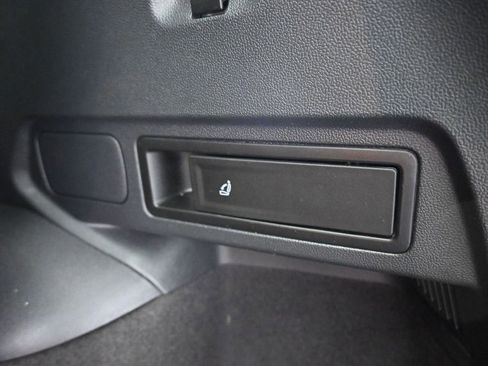 Used 2019 Volkswagen Tiguan SEL image 52