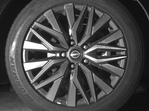 Used 2025 Nissan Altima 2.5 SV FWD image 13