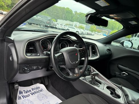 Used 2019 Dodge Challenger SXT w/ Driver Convenience Group RWD image 15