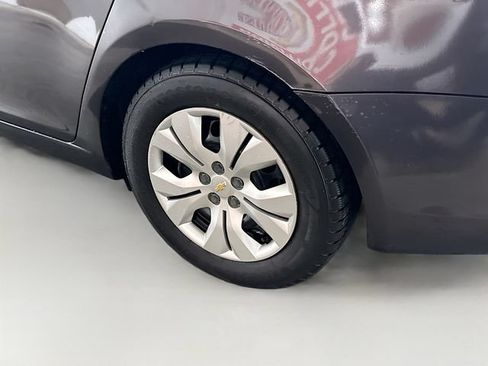 Used 2014 Chevrolet Cruze LS FWD image 25