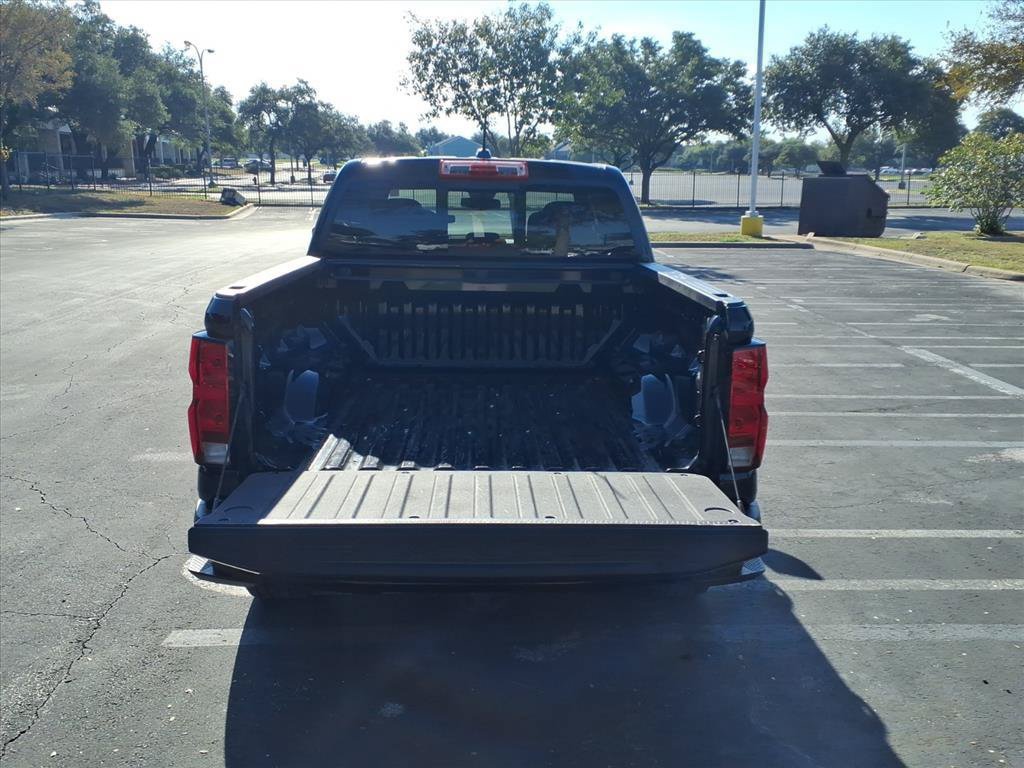 Used 2025 Chevrolet Colorado W/T AWD/4WD image 16