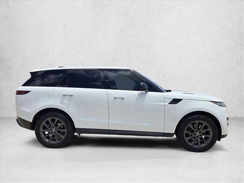 Used 2025 Land Rover Range Rover Sport SE AWD/4WD image 4
