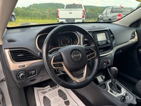 Used 2017 Jeep Cherokee Sport FWD image 27