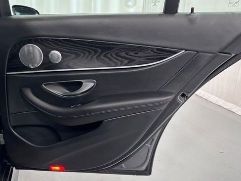 Used 2019 Mercedes-Benz E 300 4MATIC image 27