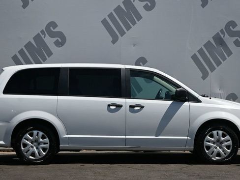 Used 2019 Dodge Grand Caravan SE w/ UConnect Hands-Free Group FWD image 4