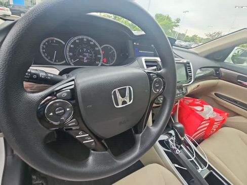 Used 2016 Honda Accord EX image 7