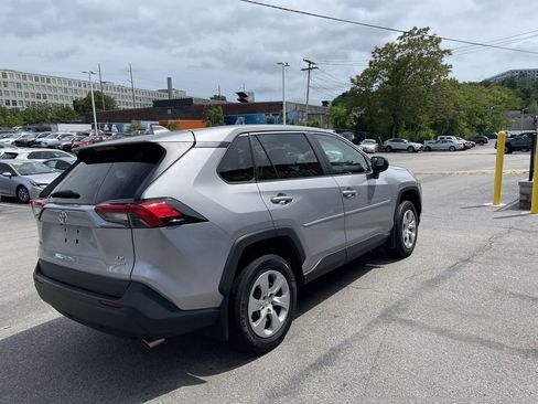 Used 2022 Toyota RAV4 LE AWD/4WD image 8