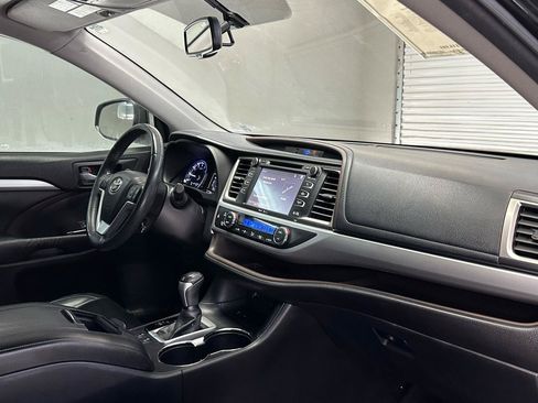 Used 2015 Toyota Highlander XLE FWD image 9