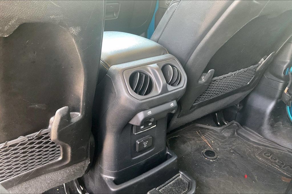 Used 2024 Jeep Wrangler Unlimited Sahara w/ Safety Group AWD/4WD image 34