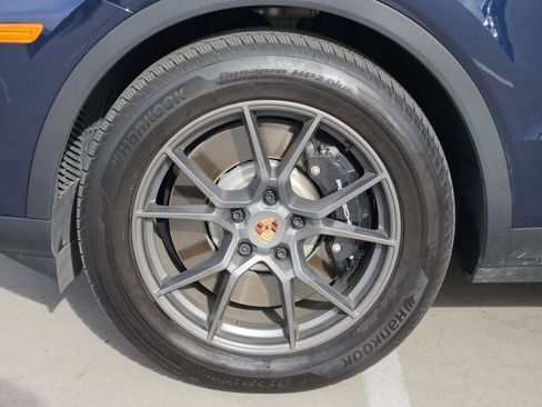 Certified 2025 Porsche Cayenne S image 14