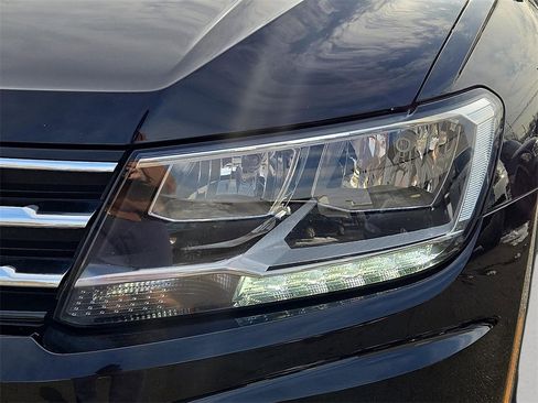 Used 2018 Volkswagen Tiguan SEL image 9
